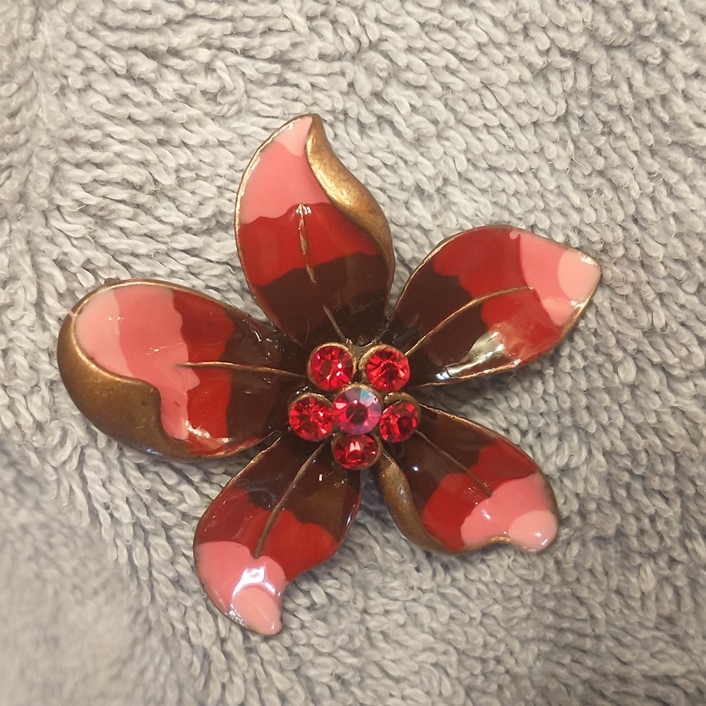 Enamel rhinestone brooch. - Picture 7 of 8